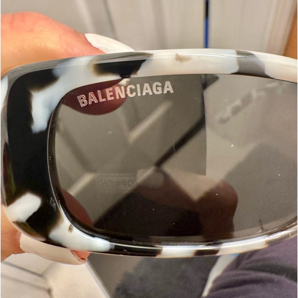 Balenciaga sunglasses new with case and box last pair spend $300 free scarf - Picture 3 of 10